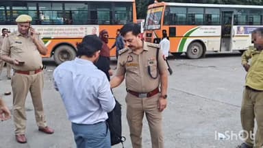 बिजनौर: अपर पुलिस अधीक्षक नगर ने डॉग स्क्वायड की टीम के साथ शहर में शॉपिंग मॉल बस स्टैंड आदि जगहों पर चलाया चेकिंग विशेष अभियान