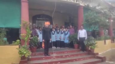 बूंदी: जिला कलेक्टर अक्षय गोदारा ने जिला कलेक्ट्रेट स्थित जिला कलेक्टर कार्यालय पर किया ध्वजारोहण