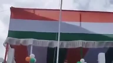 मोतिहारी: स्वतंत्रता दिवस पर मोतिहारी शहर स्थित गांधी मैदान में मंत्री सुनील कुमार ने किया ध्वजारोहण