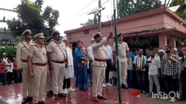 नावकोठी: 78वें स्वतंत्रता दिवस पर नावकोठी के विभिन्न सरकारी और गैर सरकारी संस्थानों में फहराया गया तिरंगा,निकाली गई प्रभात फेरी