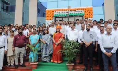 ग्वालियर गिर्द: ग्वालियर कलेक्टर रुचिका चौहान ने कलेक्ट्रेट में फहराया राष्ट्रीय ध्वज