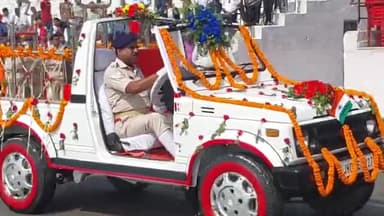 हजारीबाग स्वतंत्रता दिवस समारोह 2024 का झलक,वीर शहदो को श्रद्धांजलि अर्पित करते हुए, नमन किया,इनकी कुर्बानी को याद किया।