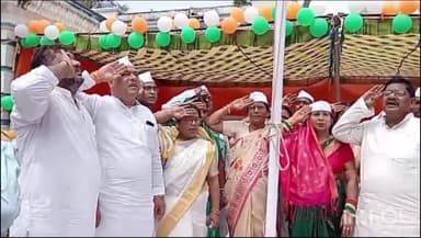 आरा: जिला परिषद कार्यालय और आरा नगर निगम में स्वतंत्रता दिवस के मौके पर झंडा तोलन किया गया मौके पर सांसद मौजूद