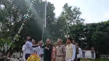 बेनीपुर: बेनीपुर क्षेत्र के विभिन्न कार्यालय, विद्यालयों व सार्वजनिक जगहों पर स्वतंत्रता दिवस पर की गई झंडोतोलन