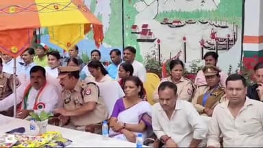 शाहजहांपुर: जिला जेल में सामाजिक संगठनों द्वारा स्वाधीनता दिवस के मौके पर कार्यक्रमों का किया गया आयोजन, बंदियों को दी गई वस्तुएं