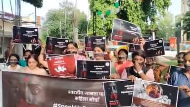 मुरादाबाद: सिविल लाइन थाना क्षेत्र बीजेपी महिला मोर्चा ने बंगाल में डॉक्टर के साथ घटी घटना को लेकर, निकला मोन जलूस