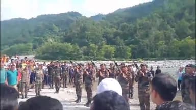 चम्पावत: जिले के अमोडी क्षेत्र के दुधौरी निवासी शहीद  कमांडो नवीन सिंह बिष्ट को दी गई अंतिम विदाई