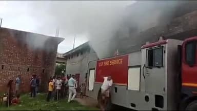मुरादाबाद: कटघर थाना क्षेत्र में अज्ञात कारणों को चलते, चम्मच फैक्ट्री में लगी आग, फायर ब्रिगेड की टीम ने आग पर पहुंच कर पाया काबू