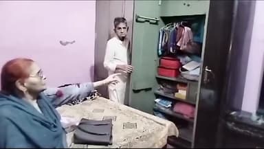 मेरठ: शिक्षा विभाग से रिटायर्ड बुजुर्ग दंपत्ति के मकान से नकदी और ज्वेलरी चोरी सीसीटीवी में कैद हुए चोर वीडियो वायरल