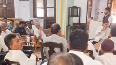 बहराइच: इलाहाबाद एसोसिएशन सभागार में अधिवक्ता के निधन पर आयोजित शोकसभा में अधिवक्ताओं ने अर्पित की भावभीनी श्रद्धांजलि