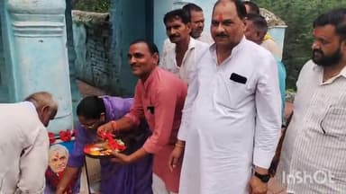 बाह: बटेश्वर में अटल बिहारी वाजपेयी की पुण्यतिथि पर महिला आयोग की सदस्य ने किया हवन और माल्यार्पण