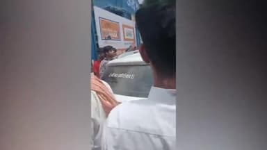 इंदौर: आजाद नगर में लापरवाह कार चालक ने 3 व्यक्तियों को टक्कर मार कर किया घायल