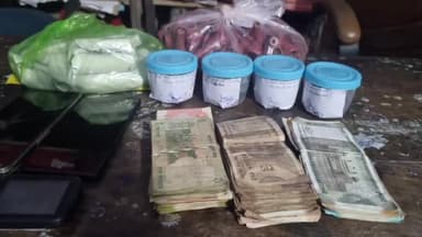 बिदुपुर: बिदुपुर थाना की पुलिस ने नावानगर में गुमटी में छापेमारी कर गांजा स्मैक चीलम नगद रुपए के साथ एक तस्कर को किया गिरफ्तार