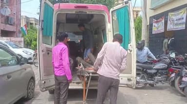 बीसलपुर: एजीएम इंटर कॉलेज के पास बाइक ने छात्रा को मारी टक्कर, छात्रा सहित 4 लोग हुए घायल