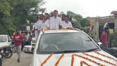 करनाल: अखिल भारतीय कांग्रेस कमेटी के राष्ट्रीय महासचिव रणदीप सिंह सुरजेवाला नीलोखेड़ी रोड शो में पहुंचे। बीजेपी पर किए प्रहार।