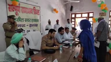 हाथरस: सदर तहसील समाधान दिवस में जिला अधिकारी और पुलिस अधीक्षक ने सुनी जनता की समस्याएं निस्तारण के लिए दिए आवश्यक दिशा निर्देश