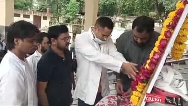 पुष्कर: कोलकाता में ट्रेनी महिला डॉक्टर से रेप के बाद हत्या के मामले में आज मेडिकल सभागार के बाहर दी श्रद्धांजलि