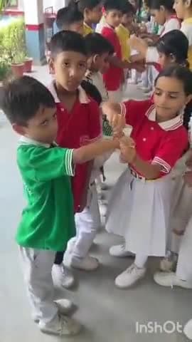 जलेसर: कस्बा अवागढ़ के अवागढ़ पब्लिक स्कूल में मनाया गया रक्षाबंधन पर्व, छात्र-छात्राओं ने एक दूसरे के बांधी राखी,