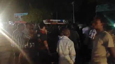 हरदोई: सोलजर बोर्ड चौराहे पर कवाब पराठा खाने आया युवक बच्ची को छोड़ चला गया,पुलिस ने बच्ची को नानी को सौंपा