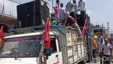 लखीसराय: नगर थाना क्षेत्र के गढ़ी बिशनपुर गांव स्थित मां चंडिका के वार्षिक उत्सव पर निकाली गई भव्य कलश शोभा यात्रा