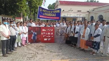 हरदोई: कलेक्ट्रेट में एसएस नर्सिंग के छात्र-छात्राओं ने कोलकाता की घटना के विरोध में किया प्रदर्शन