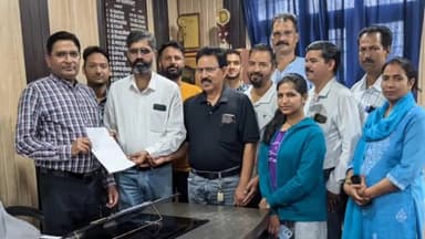 चम्पावत: कोलकाता में महिला डॉक्टर की हत्या के विरोध में चंपावत जिले में तैनात एनएचएम कर्मचारियों ने जताया विरोध