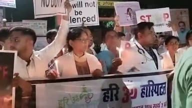 गोंडा: कोलकाता में लेडी डाक्टर की निर्मम हत्या के विरोध में न्याय की मांग को लेकर धानेपुर में डाक्टरों ने निकाला कैंडल मार्च
