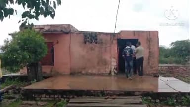 इंद्रगढ़: लाखेरी शहर में नर्वदेश्वर महादेव मंदिर की छत भरभरा कर गिरी, टला बड़ा हादसा