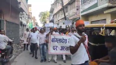 भदोही: भदोही : बांग्लादेश में हिंदुओं और बौद्धों पर हो रहे अत्याचार के विरोध में हिंदू जागरण मंच ने निकाली रैली