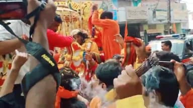 औराई: सुंदरवन में सावन भर चले महा रुद्राभिषेक संपन्न होने पर निकाली गई शोभायात्रा