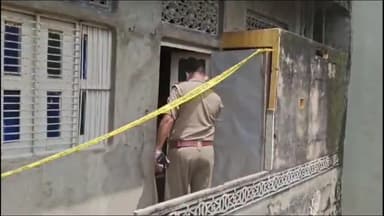 इटावा: पुरबिया टोला में मकान की तीसरी मंजिल के कमरे में मिला महिला का शव, पुलिस मामले की जांच पड़ताल में जुटी