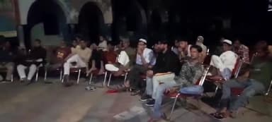 मजदूर बेरोजगार एकता मंच की मीटिंग में बोलते हुए कारी गुलफाम सिद्दीकी