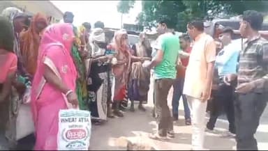 शाहबाद: देवरी में बाढ़ पीड़ितों को खाद्य सामग्री वितरित, साथ ही नेताओं ने जानें हालात