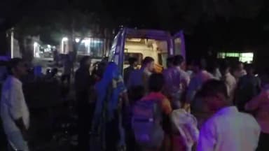 डलमऊ: कनहा टावर के पास गंगा स्नान करने आ रहे हैं शधलुओ से भरी पिकप पलटी, 22 लोग घायल