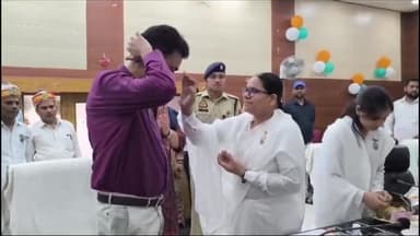 गोंडा: रक्षाबंधन के दिन ब्रह्मकुमारी आश्रम की बहनों ने मंडलाआयुक्त शशि भूषण लाल  डीएम नेहा शर्मा और एसपी  को बांधी राखी