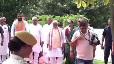 पटना ग्रामीण: रक्षाबंधन के मौके पर मुख्यमंत्री नीतीश कुमार ने राजधानी वाटिका में पेड़ों को बांधी राखी