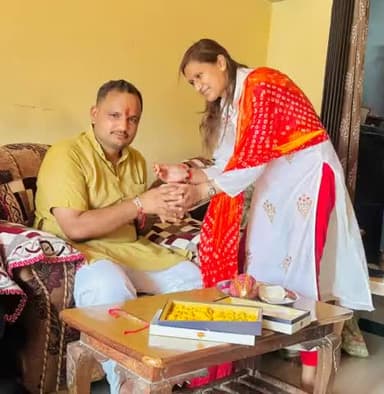 रक्षाबंधन के पर्व पर आज तालेड़ा स्थित निवास पर छोटी बहन से रक्षा सूत्र बंधवाया । #rakshabandhanspecial