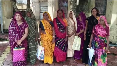 शाजापुर: लोहरवास की महिलाओं ने लाडली बहन योजना का लाभ दिलवाने की मांग करते हुए शाजापुर में कलेक्टर को ज्ञापन सौपा