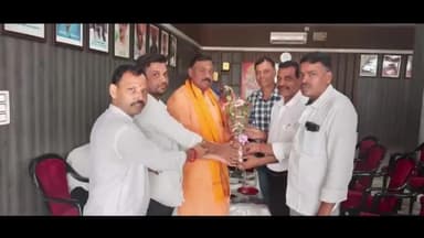 पांकी: पलामू जिला अधिवक्ता संघ के महासचिव अजय कुमार पांडे के नेतृत्व में सिस्ट मंडल के सदस्यों ने पाकी विधायक का किया स्वागत