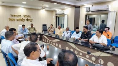 धौलपुर: कलेक्ट्रेट सभागार में भारत बंद को लेकर कानून एवं शांति व्यवस्था बनाए रखने के लिए शांति समिति की बैठक हुई आयोजित