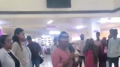 करनाल: कोलकाता में हुई डॉक्टर स्टूडेंट कीरेप के बाद हत्या के मामले में केसीएमसी के प्रांगण में डॉक्टर स्टूडेंट ने किया प्रदर्श।