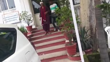 रामपुर: पैगा गांव की एक महिला ने मारपीट की घटना को लेकर आरोपियों के विरुद्ध पुलिस अधीक्षक  से कार्रवाई करने की की मांग