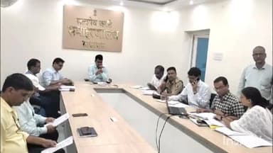 सासाराम: रोहतास जिला पदाधिकारी के अध्यक्ष में सासाराम के कलेक्ट्रेट परिसर के संवाद कक्ष में बैठक आहूत की गई।