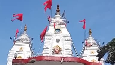 इंदौर: विश्व प्रसिद्ध खजराना गणेश को विश्व की सबसे बड़ी राखी अर्पण की गई