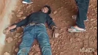 कटंगी खुर्द ग्राम के अंडर ब्रिज में बेहोशी की हालत में मिला युवक. संभवत सर्प के काटने से तबीयत हुई है खराब।