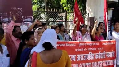 समस्तीपुर: जिले में संविदा पर बहाल स्वास्थ्य कर्मियों ने 13 सूत्री मांगों को लेकर समाहरणालय के सामने किया प्रदर्शन