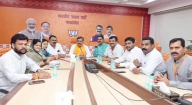 शाहनगर: प्रदेश कार्यालय की बैठक में भाजपा प्रदेशाध्यक्ष वीडी शर्मा एवं प्रदेश प्रभारी महेंद्र सिंह के साथ पवई विधायक हुए समलित