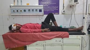 जमुई: मनिअड्डा जेल के पास ट्रक की टक्कर से बाइक सवार पिता-पुत्र हुए घायल, दोनों का सदर अस्पताल में चल रहा इलाज