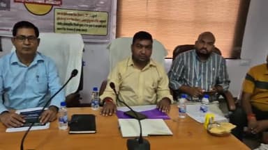 रामपुर: मुख्य चिकित्सा कार्यालय में  सीएमओ की अध्यक्षता में धर्मगुरुओं के साथ जापानी बुखार टीकाकरण अभियान को लेकर बैठक का आयोजन