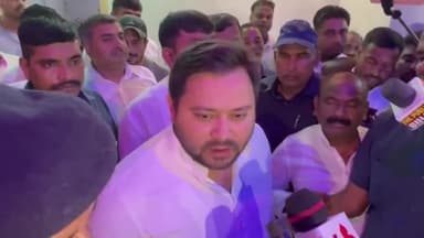 बेचारे नितीश कुमार जी से बिहार संभल नहीं रहा है — तेजस्वी यादव।
देखिए पूरा वीडियो क्या कुछ बोले तेजस्वी यादव।